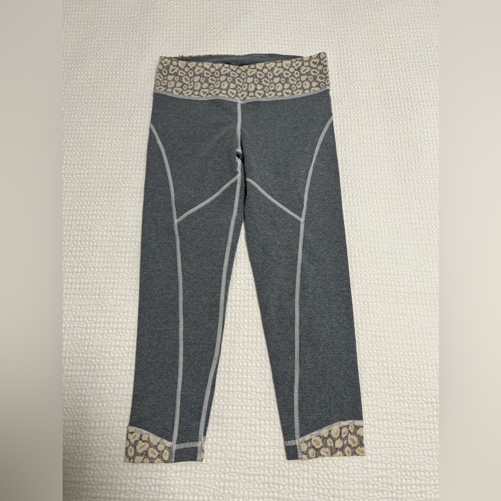 Vimmia Gray Leopard Lace Leggings